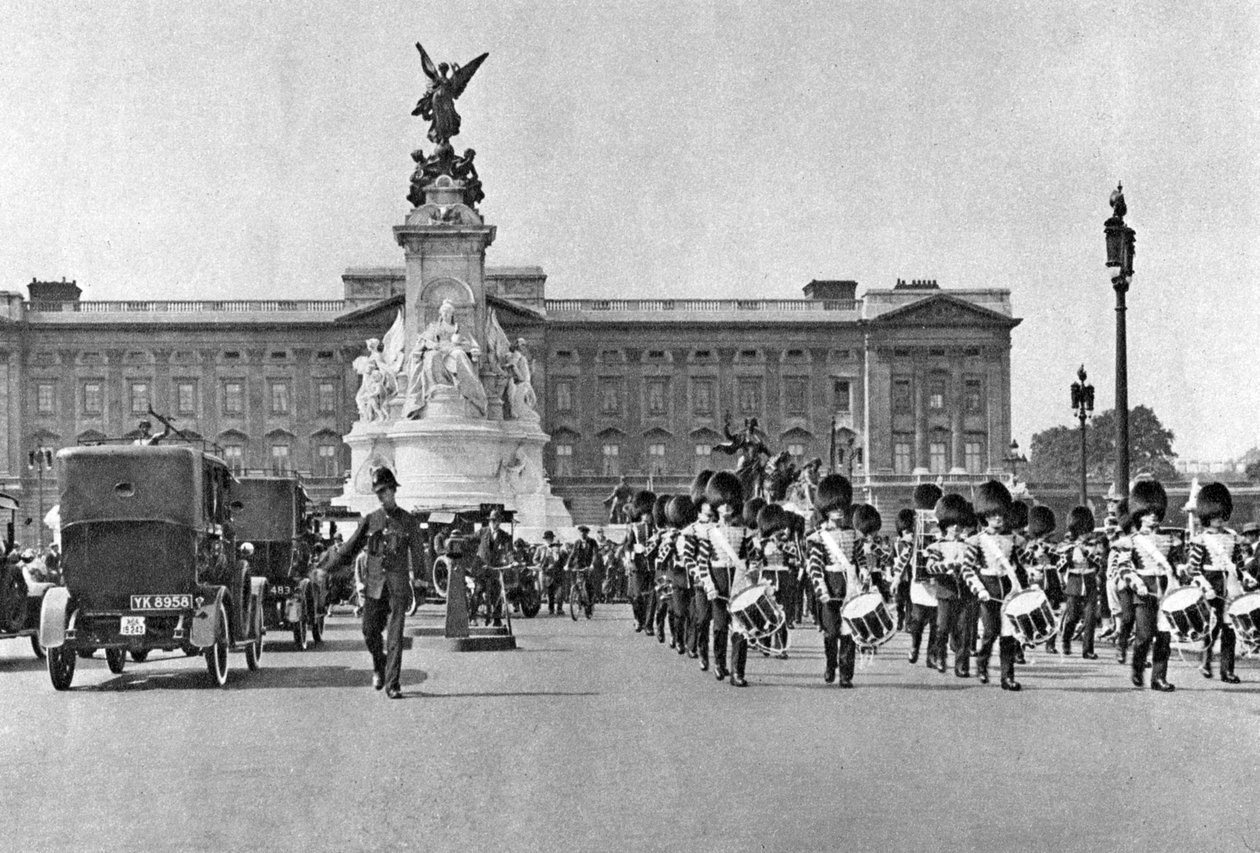 Zmiana warty, Pałac Buckingham, Londyn, 1926-1927 autorstwa McLeish