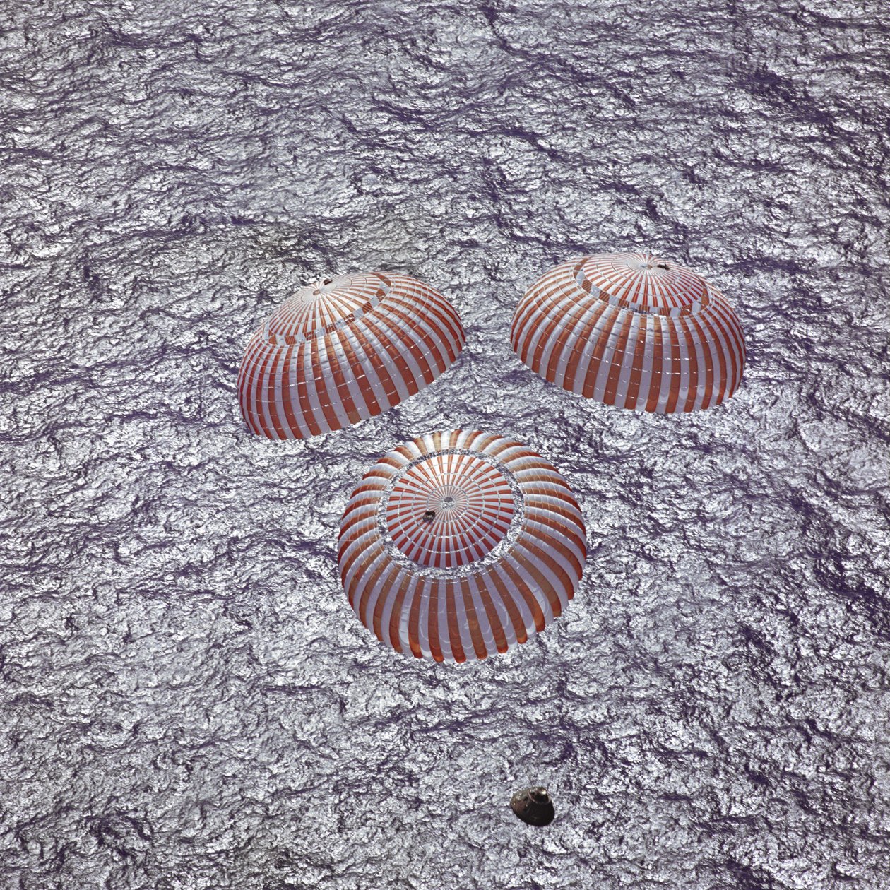 Apollo 16 - NASA, 1972. autorstwa NASA Images