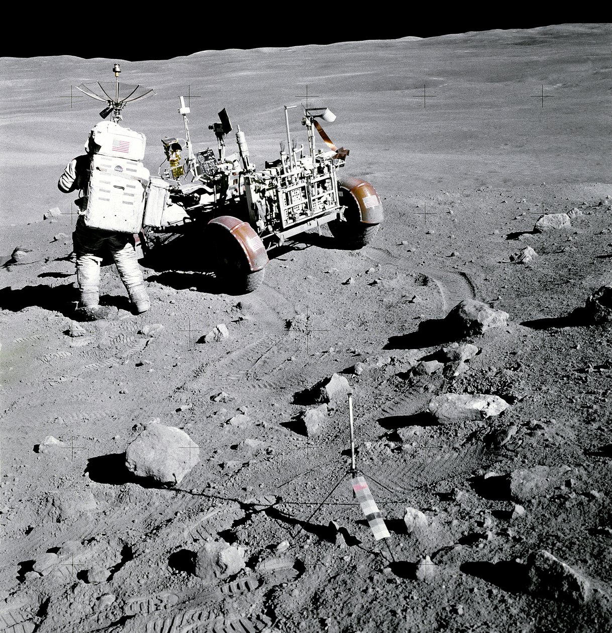 Apollo 16 - NASA, 1972. autorstwa NASA Images