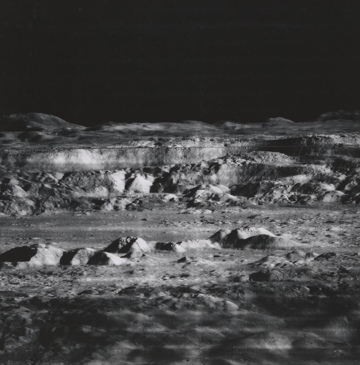 Zbliżenie na krater Kopernik, 24434. autorstwa NASA Images