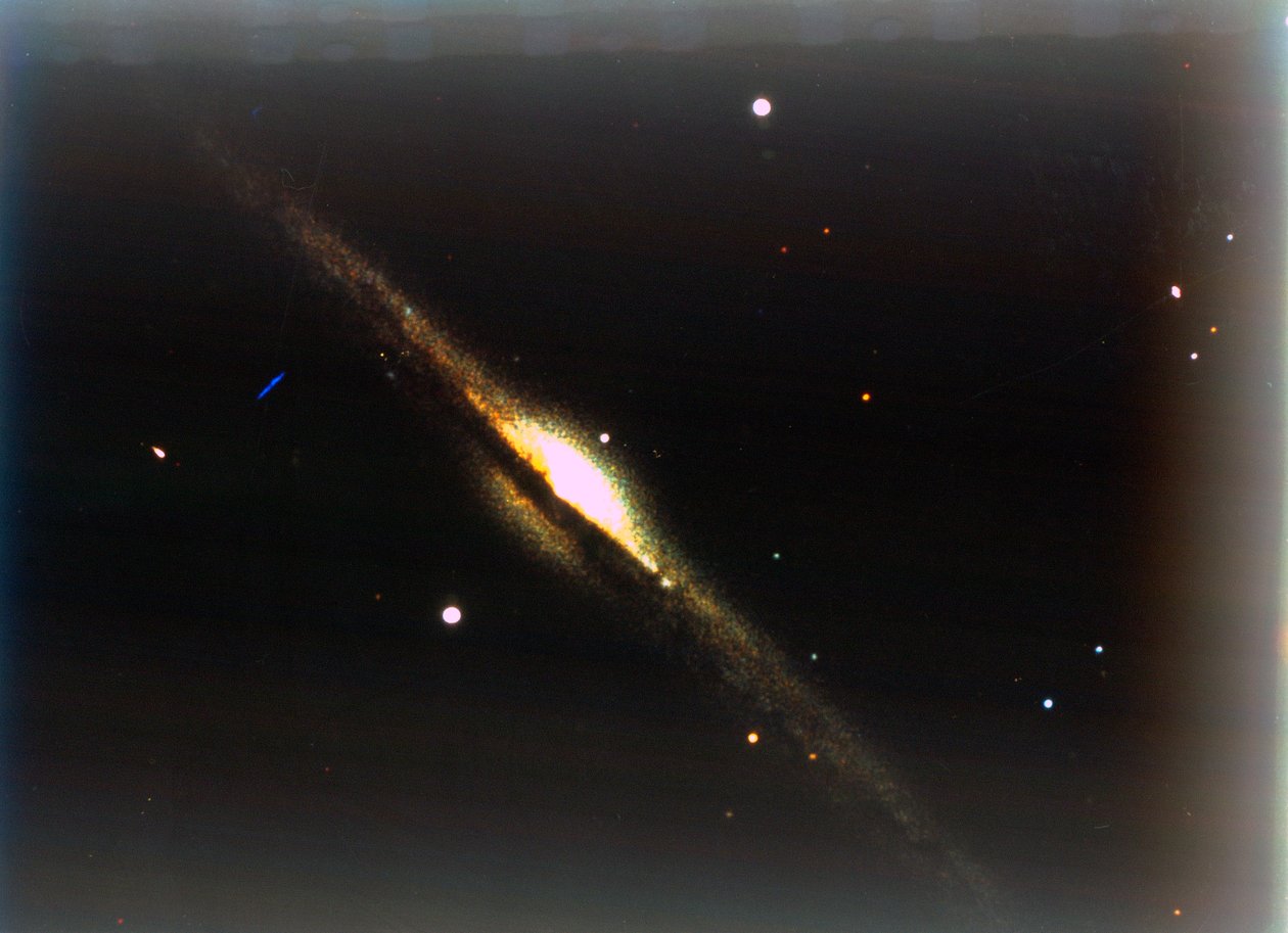 Galaktyka Igła w śpiączce Bereniki. autorstwa NASA Images