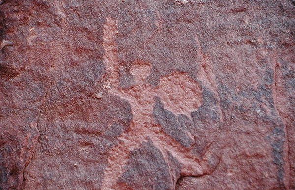 Petroglyph od strony urwiska (malarstwo naskalne) autorstwa Nabatean