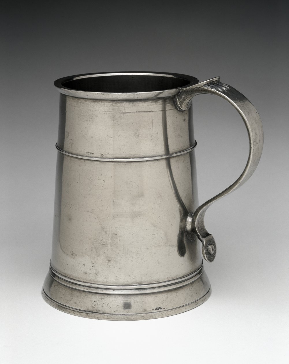 Puszka, 1763-1807 (cyna) autorstwa Nathaniel Austin