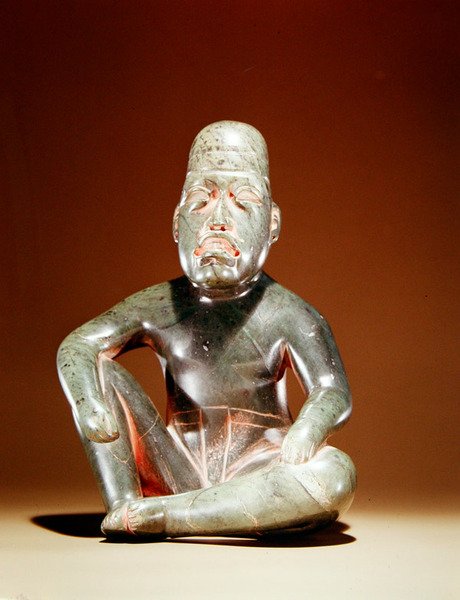 Jadeitowa figurka (jadit z pozostałościami farby) autorstwa Olmec