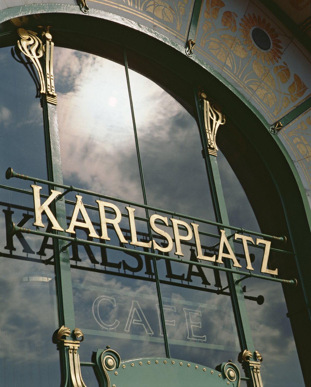 Karsplatz Cafe, zbudowany w 1899 r. autorstwa Otto Wagner