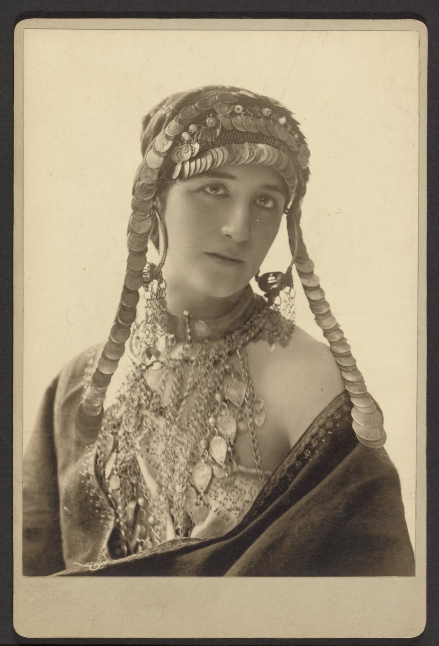 [Nieznana kobieta w kostiumie teatralnym]. autorstwa Paul Nadar