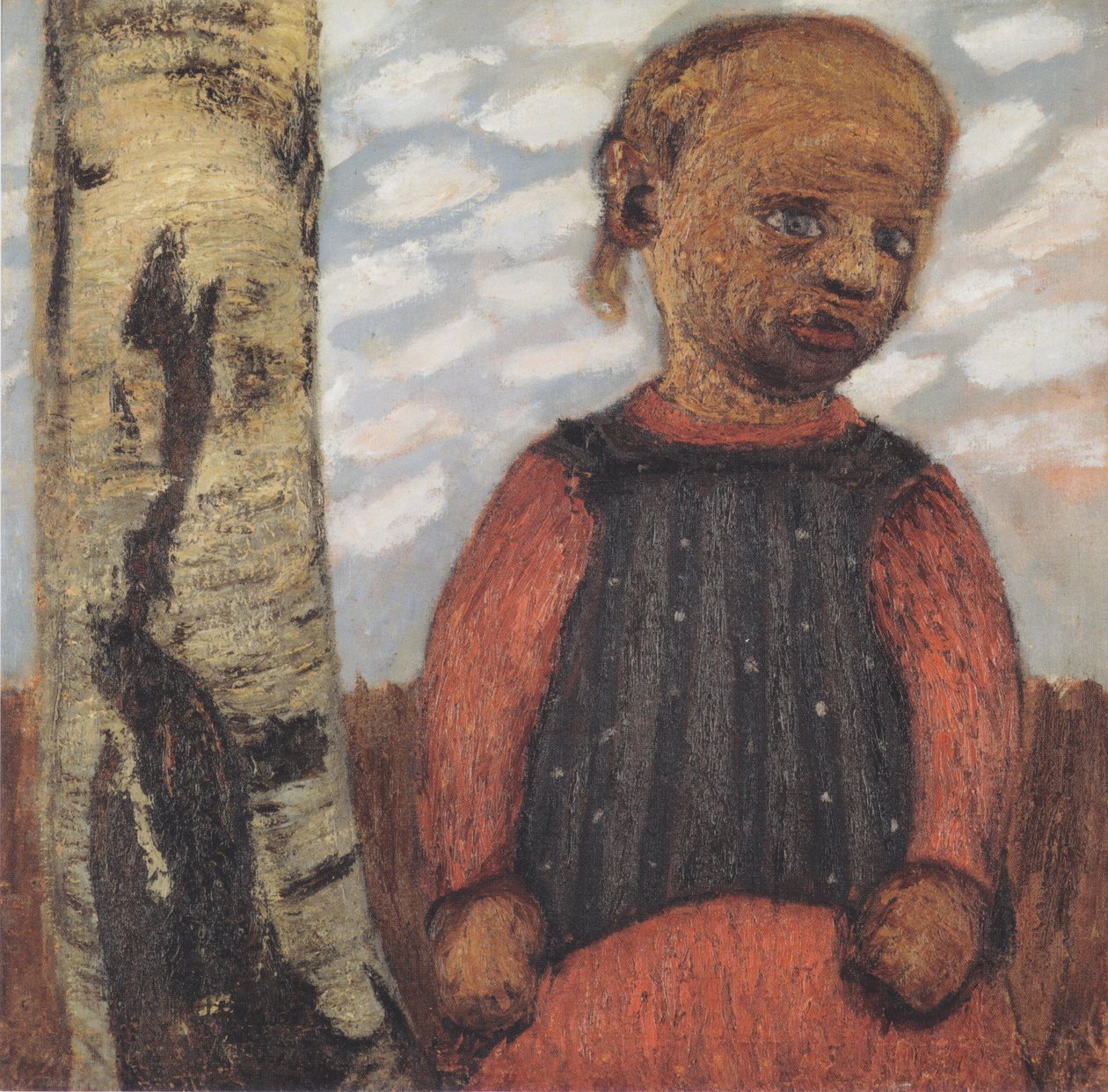 Dziewczyna w czerwonej sukience na pniu drzewa przed zachmurzonym niebem autorstwa Paula Modersohn Becker
