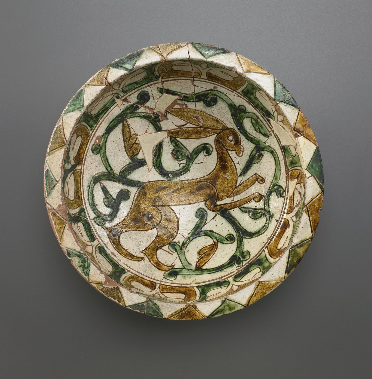 Miska, dynastia Seljud, XII-XIII w. (ceramika) autorstwa Persian School