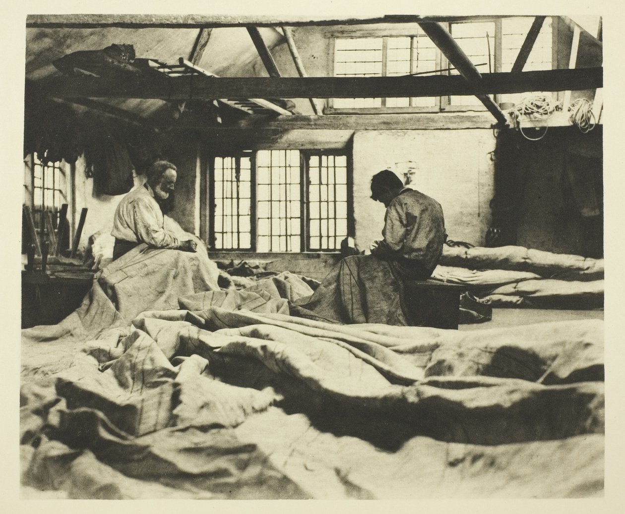 W lofcie żaglowym autorstwa Peter Henry Emerson