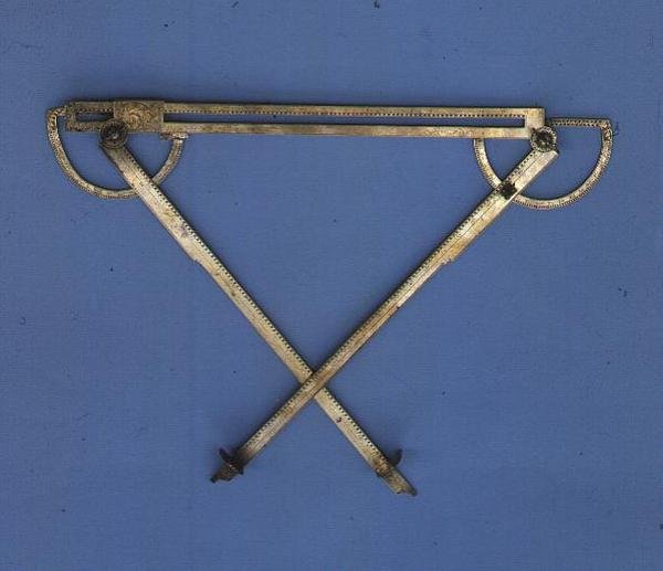 Trygonometr, ok.1580 (mosiądz) autorstwa Philippe Danfrie