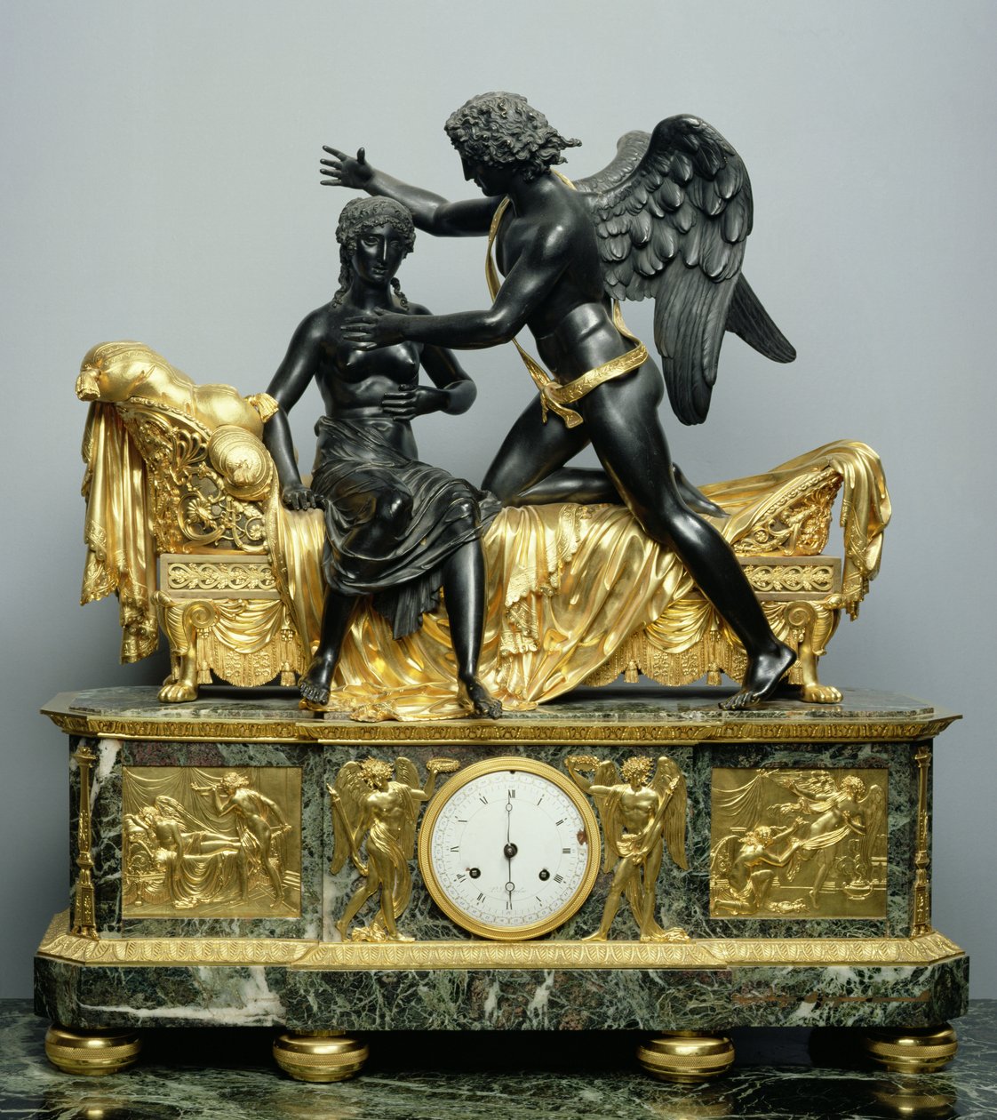 Zegar na kominku Kupidyna i Psyche, 1799 (brąz i marmur) autorstwa Pierre Philippe Thomire