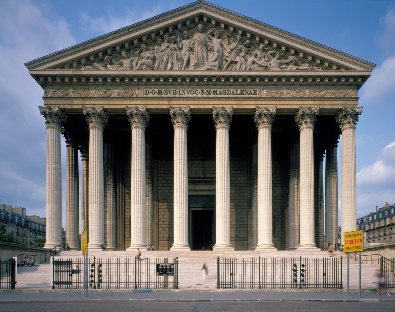Kościół Madeleine w Paryżu. autorstwa Pierre Alexandre Vignon