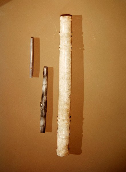 Wisiorki barowe, z Guacimo, okolice Linea Vieja (nefryt) autorstwa Pre Columbian Pre Columbian