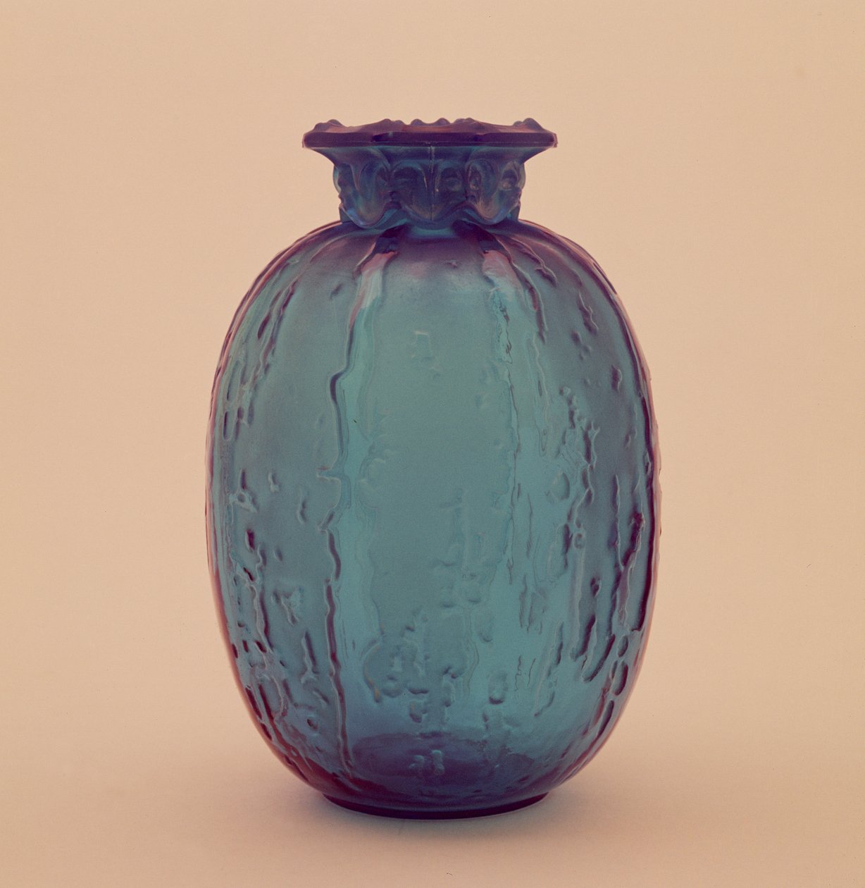 Wazon kryty z satynowym wykończeniem, ok.1902 (szkło) autorstwa Rene Jules Lalique