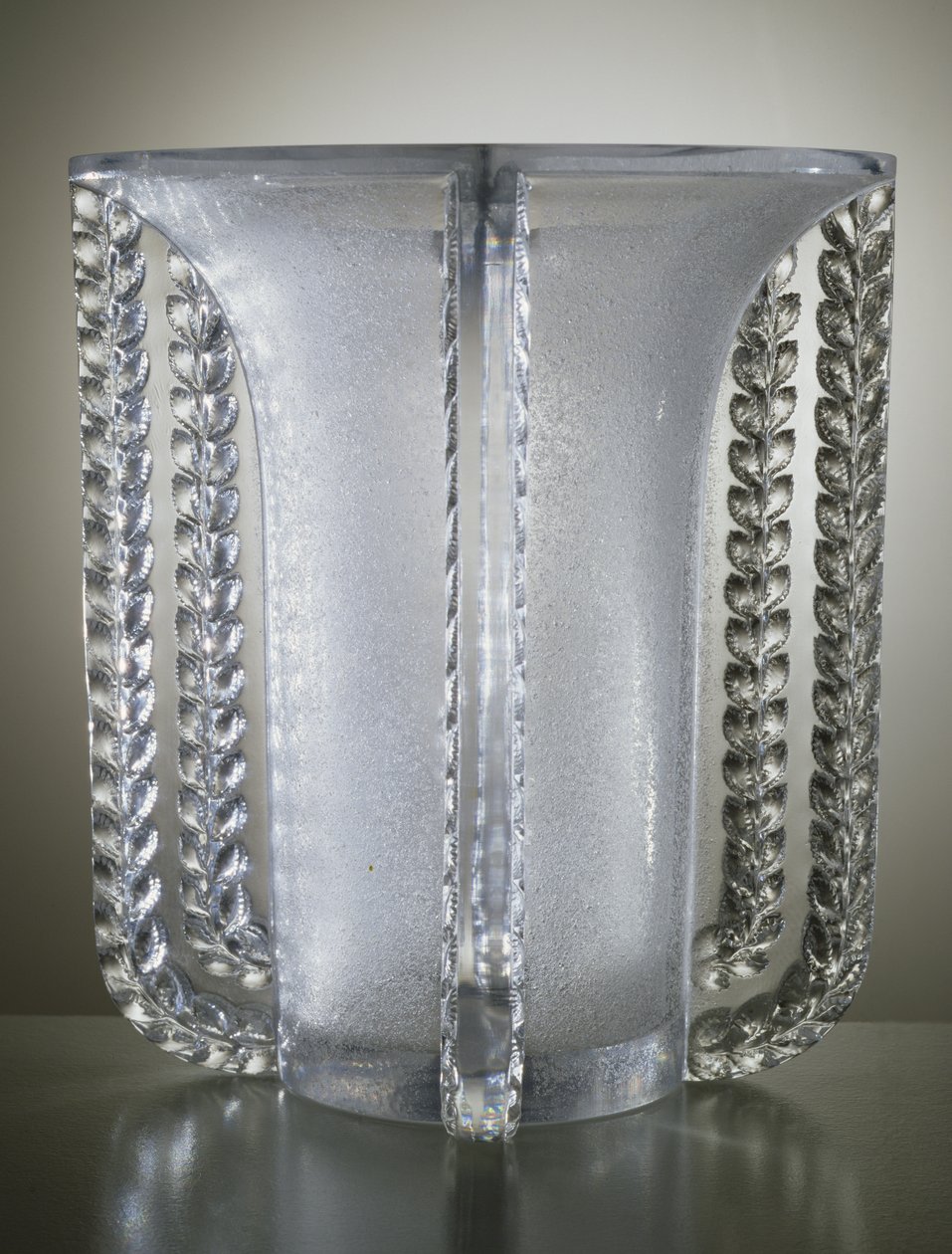 Wazon Marignane, 1936 (szkło prasowane) autorstwa Rene Jules Lalique