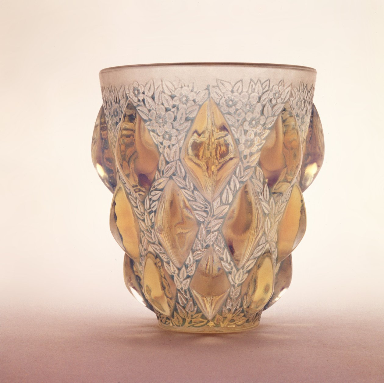 Wazon Rampillon, ok.1902 (szkło) autorstwa Rene Jules Lalique