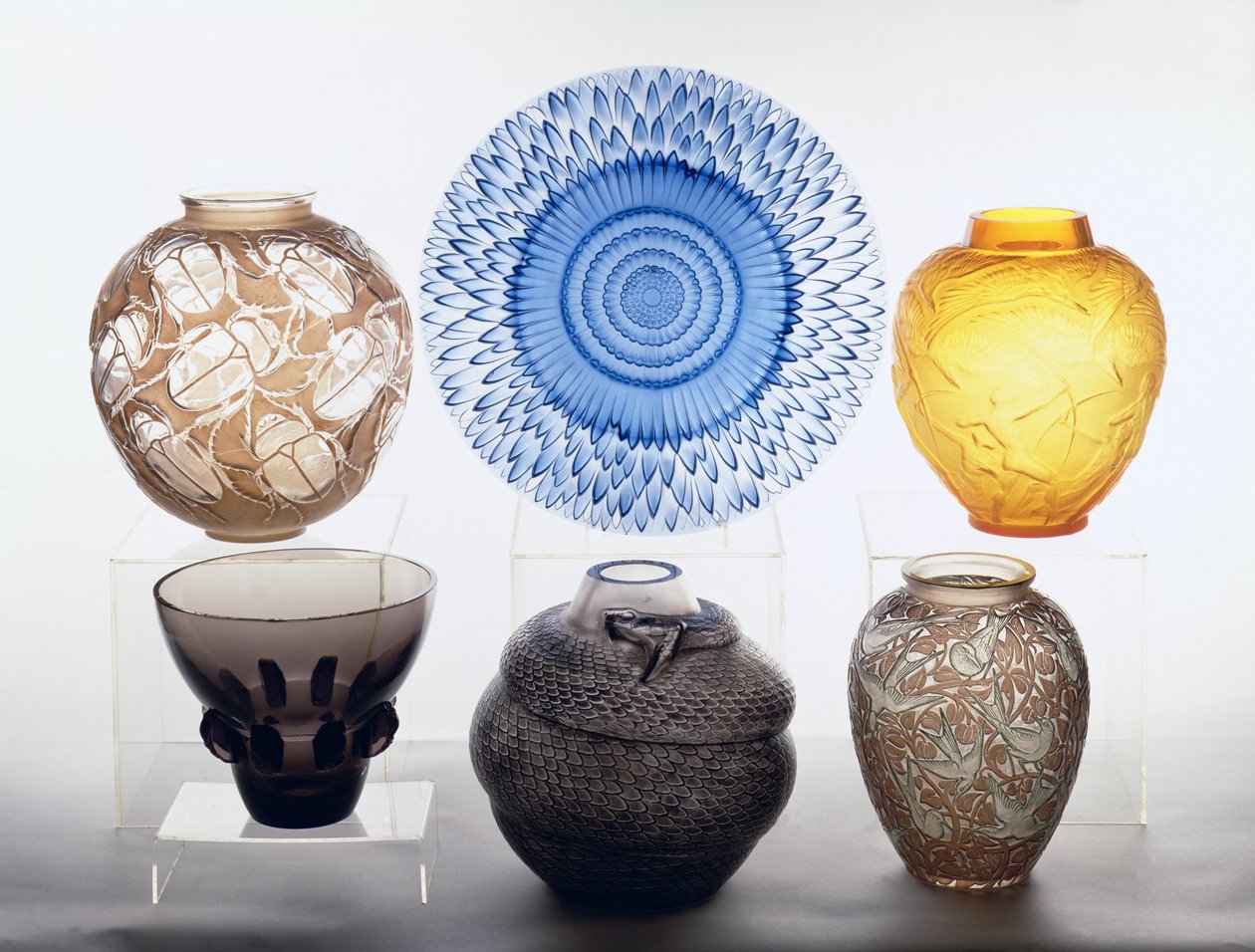 Wybór wazonów i misa (szkło) autorstwa Rene Jules Lalique