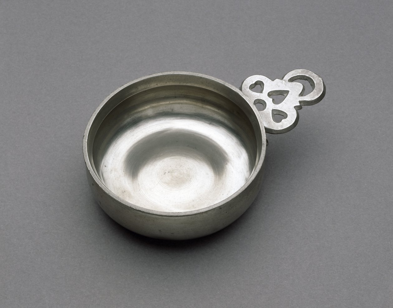 Porringer, ok. 1788-1820 (cyna) autorstwa Richard Sr. Lee