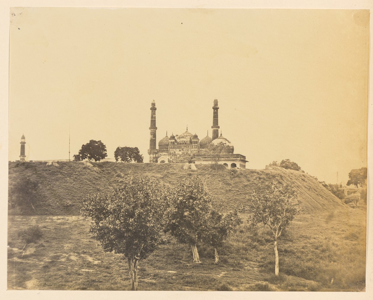 [Meczet w mieście Agra]. autorstwa Robert C. Tytler
