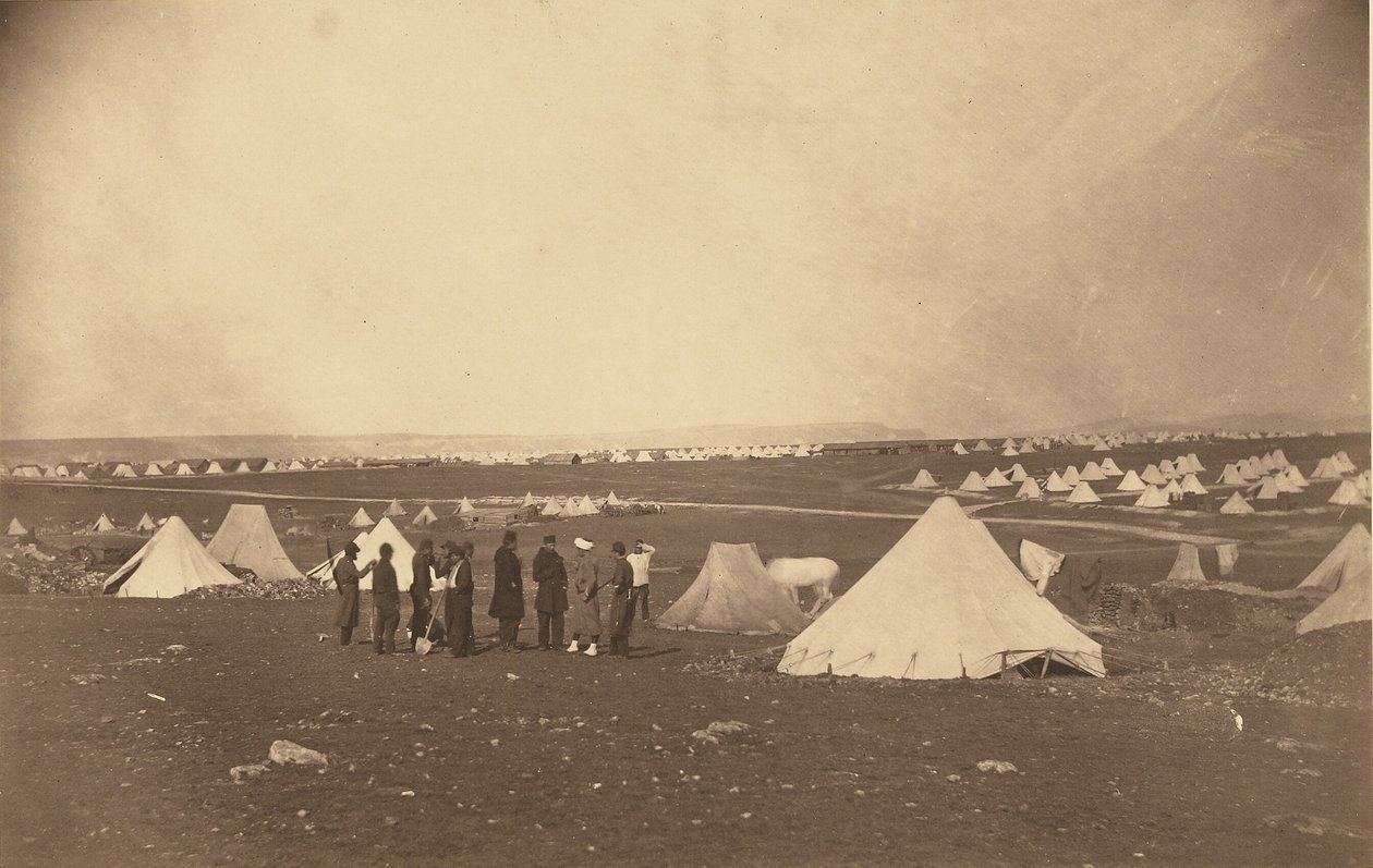 Kwatera generała Bosquetsa z widokiem w kierunku farmy Mackenzie. autorstwa Roger Fenton