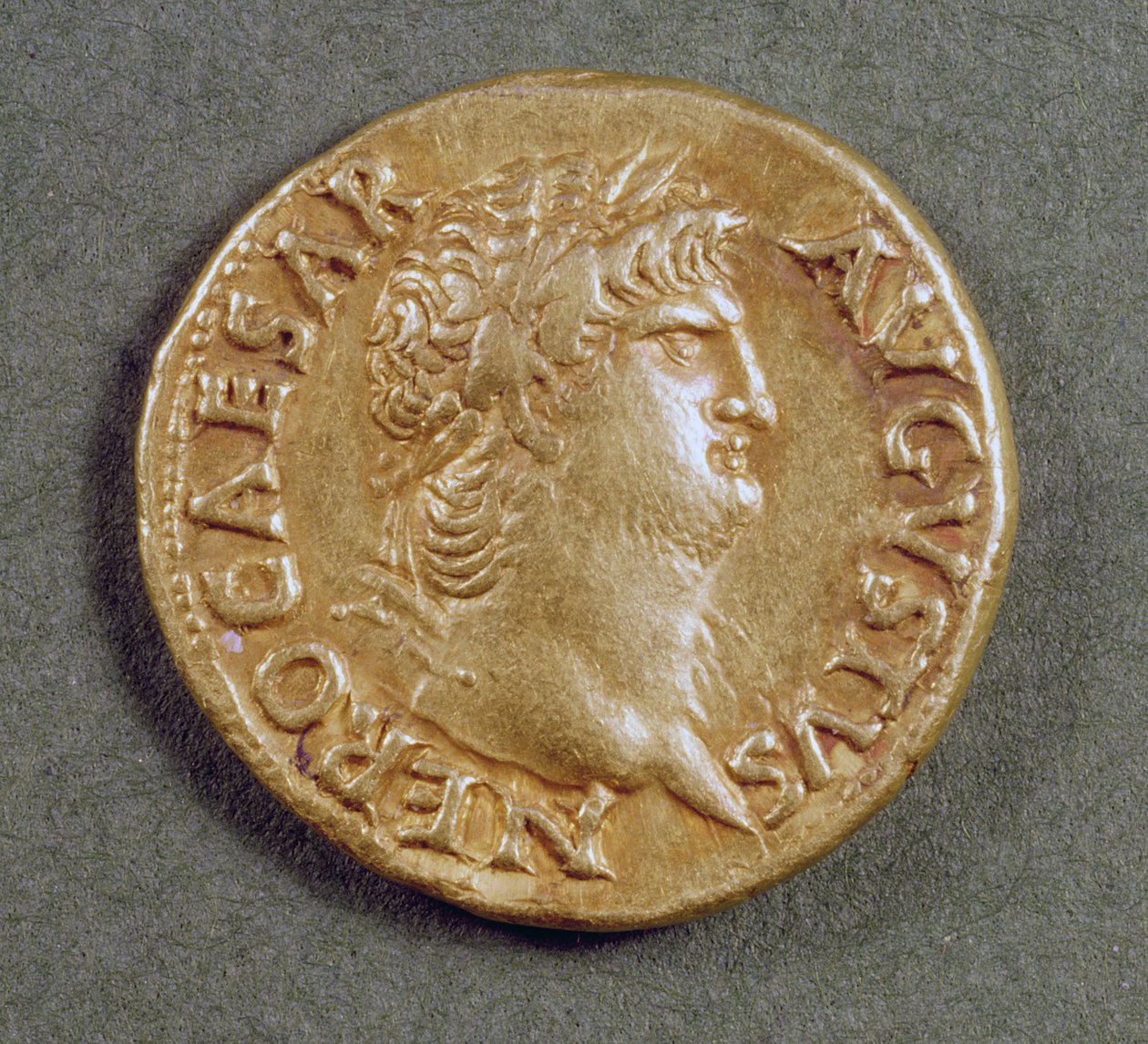 Aureus (awers) Nerona (AD 54-AD 68) w wieńcu laurowym. Napis: NERO CAESAR AVGVSTVS (złoto) autorstwa Roman