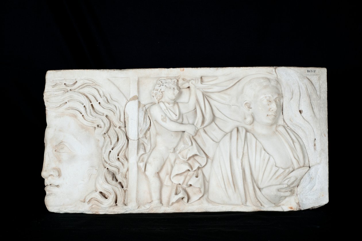 Fragment sarkofagu (marmur) autorstwa Roman