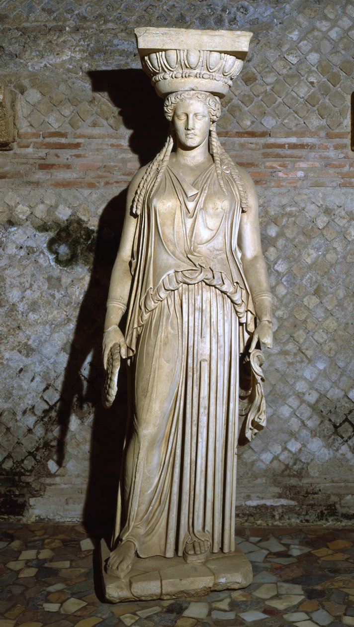 Kore, kopia kariatydy z Erechtejonu w Atenach (marmur) autorstwa Roman