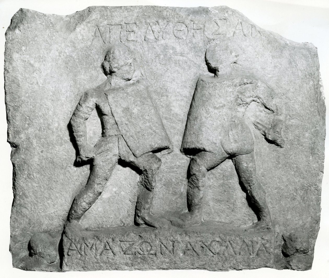 Marmurowa płaskorzeźba upamiętniająca dwie gladiatorki, I-II wiek (rzeźba) autorstwa Roman
