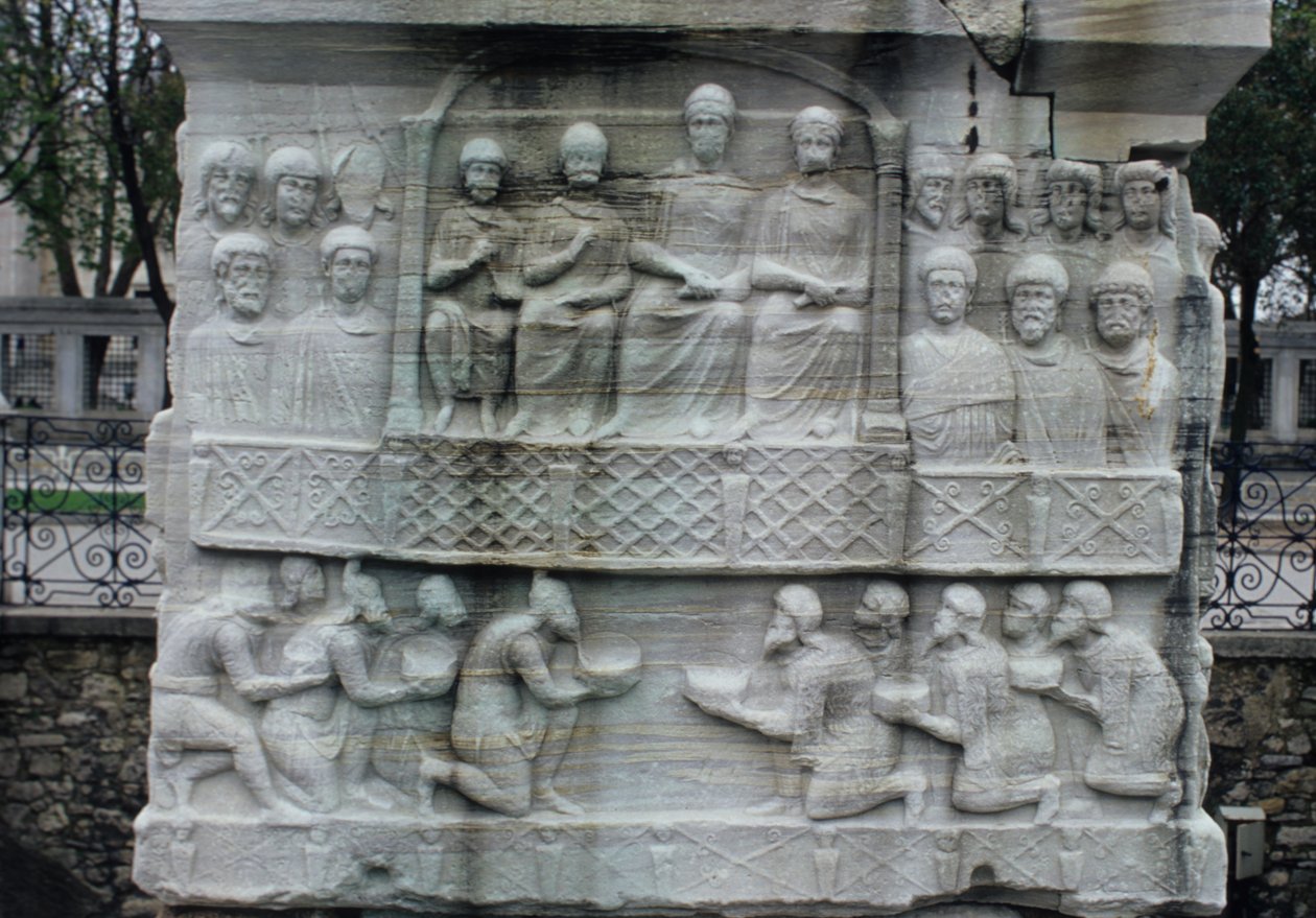 Relief na cokole Obelisku Teodozjusza I (347-395) zwanego też Obeliskiem Totmesa III, z Karnaku (marmur) autorstwa Roman