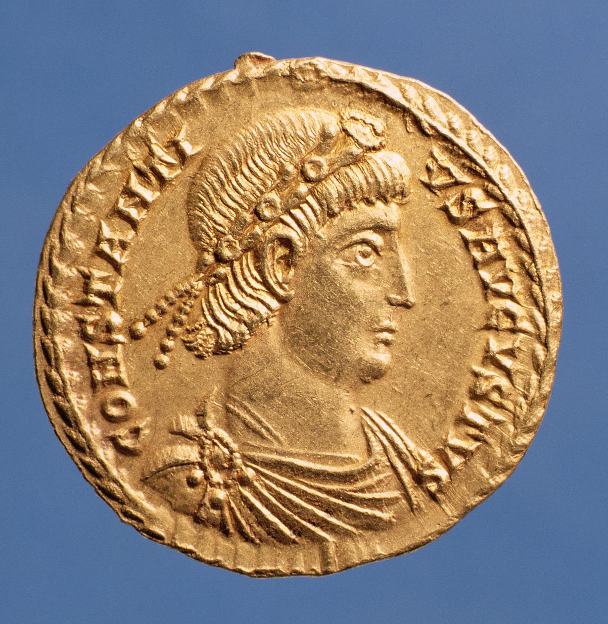 Solidus (awers) Konstantyna II (337-361) udrapowanego, z diademem w klejnocie. Napis: CONSTANTIVS AVGVSTVS (złoty) autorstwa Roman
