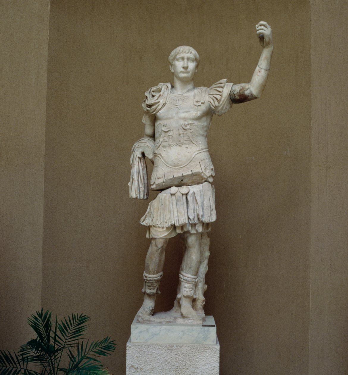 Posąg cesarza Trajana (53-117 n.e.) (marmur) autorstwa Roman