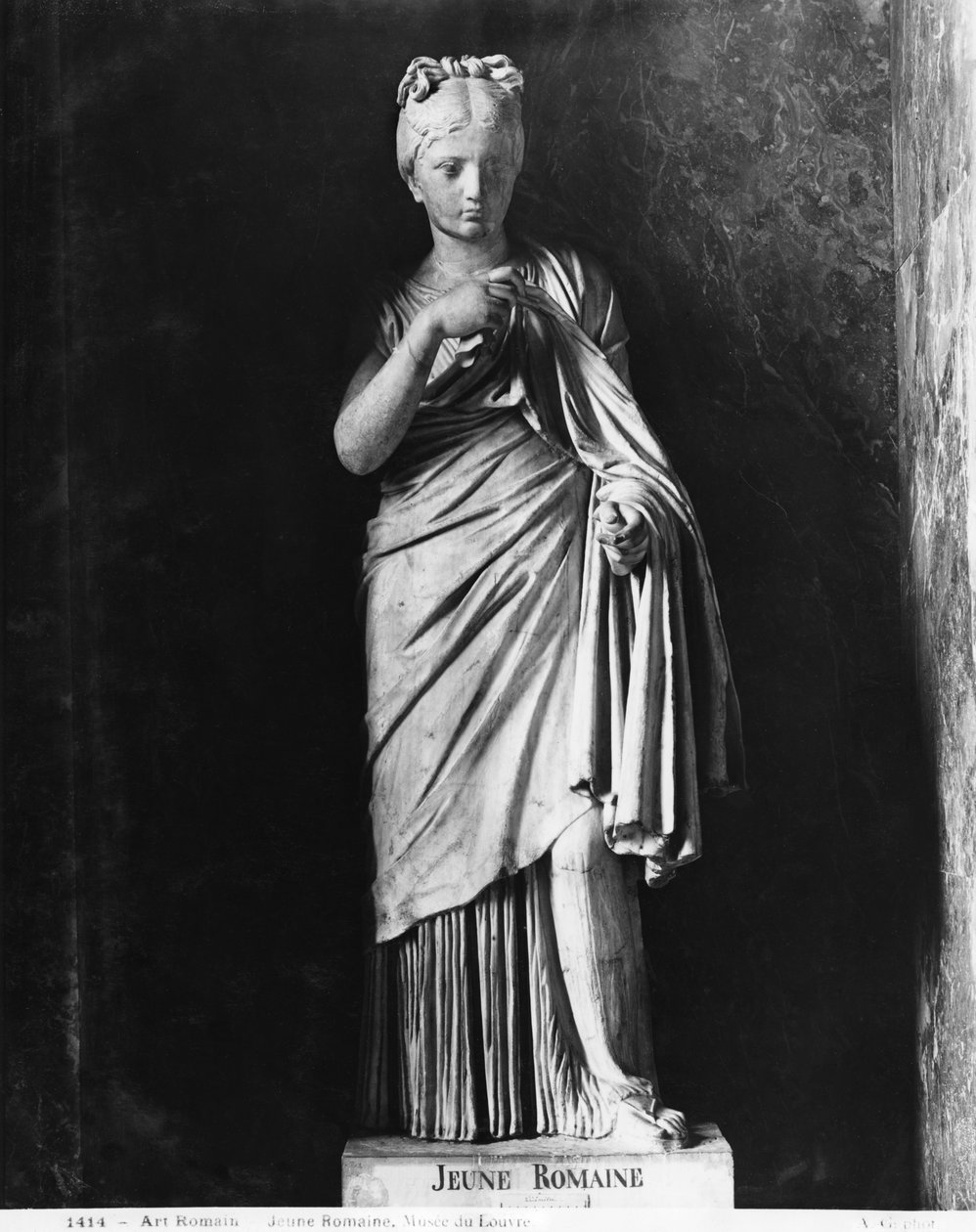 Młoda rzymska dziewczyna (marmur) autorstwa Roman