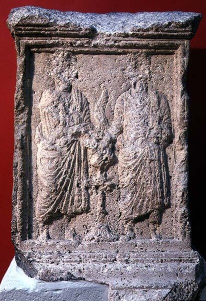 Palmyros altorius su įrašu, 85 (akmens)poli autorstwa Roman