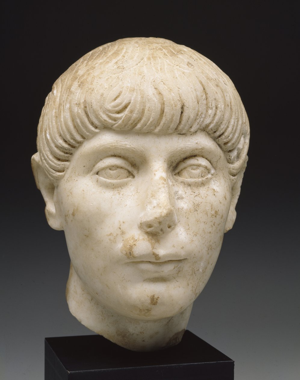 Głowa młodzieńca, II wiek (marmur) autorstwa Roman