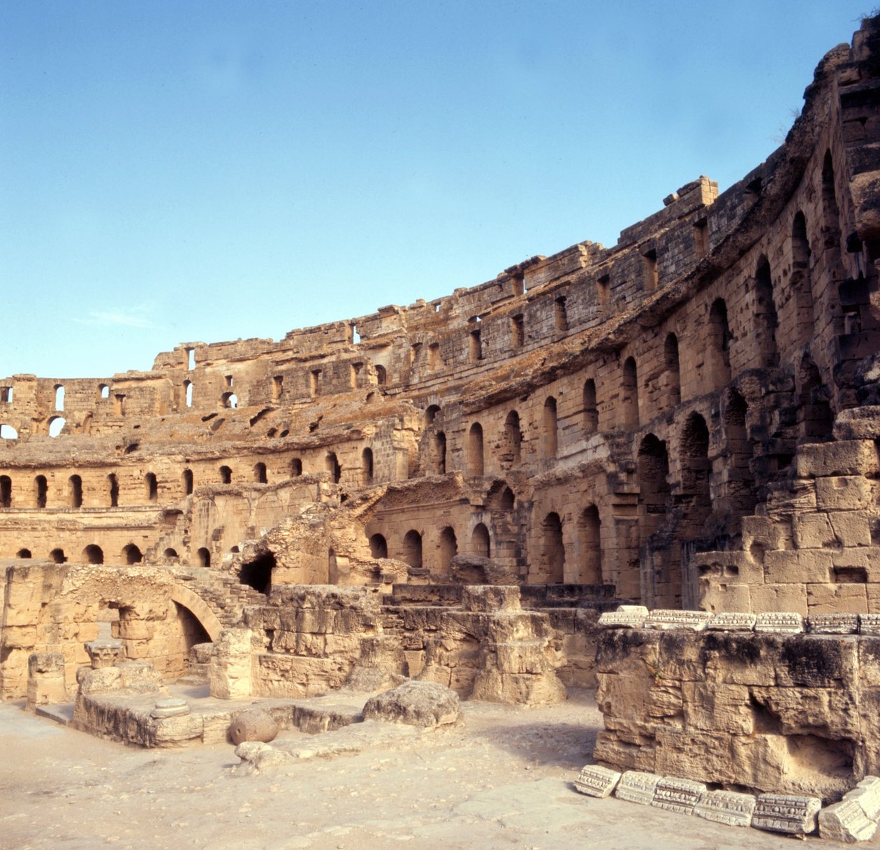 Rzymskie Koloseum w El-Djem, Tunezja. autorstwa Roman