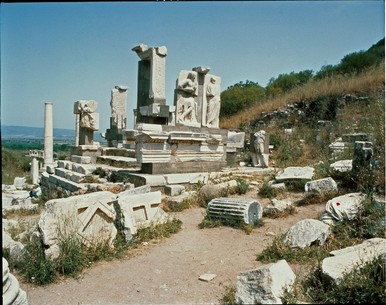 Widok pomnika Memmiusza autorstwa Roman