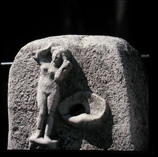 Fontanna (marmur) autorstwa Roman Roman