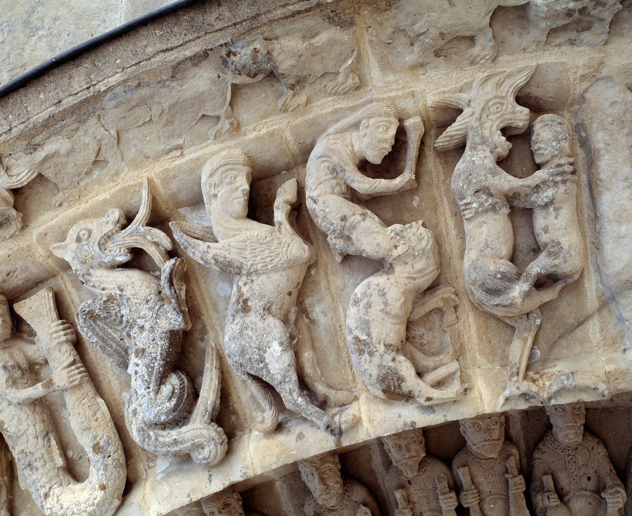 Detal rzeźby portalu południowego autorstwa Romanesque