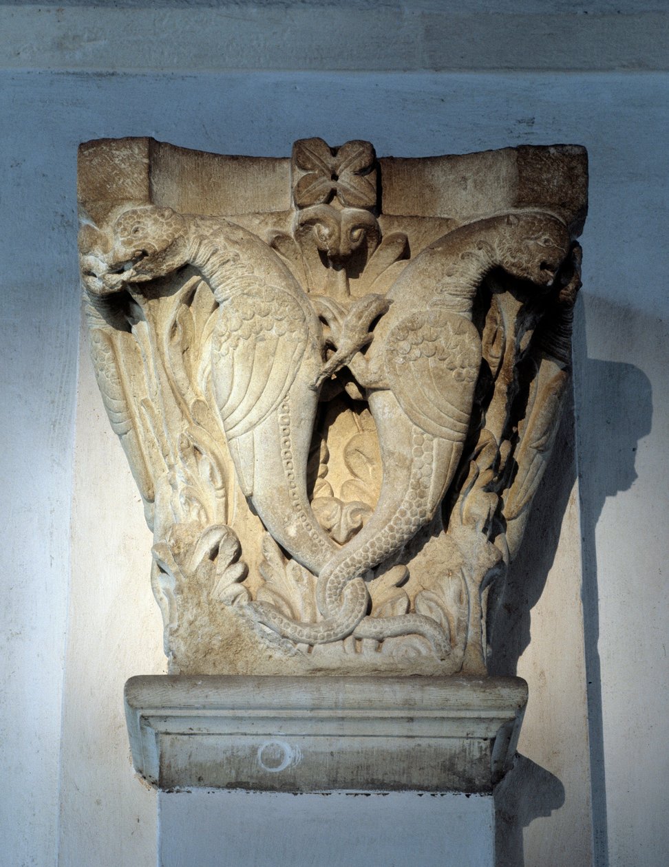 Potwory, Stolica chóru (rzeźba autorstwa Romanesque