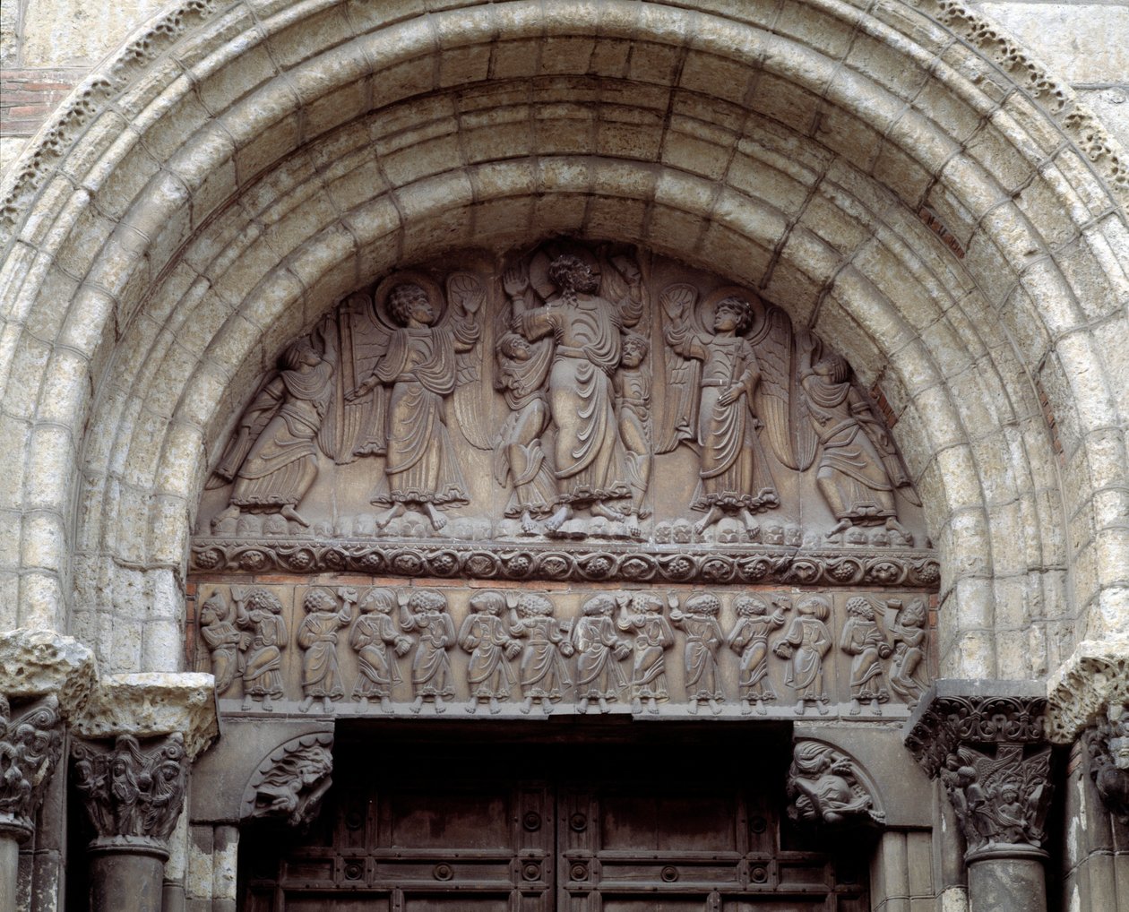 Wniebowstąpienie, portal południowy Bazyliki (rzeźba) autorstwa Romanesque