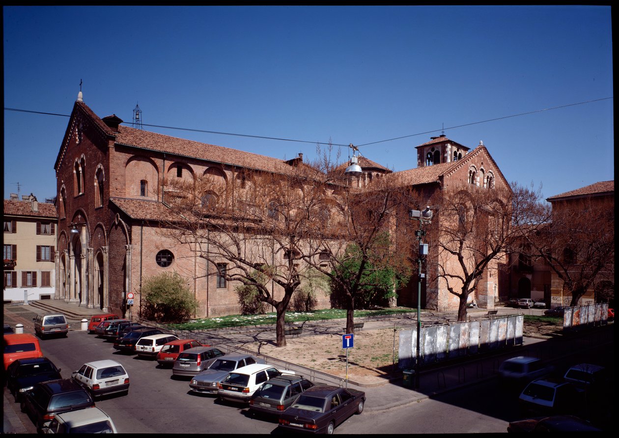 Widok na bazylikę autorstwa Romanesque