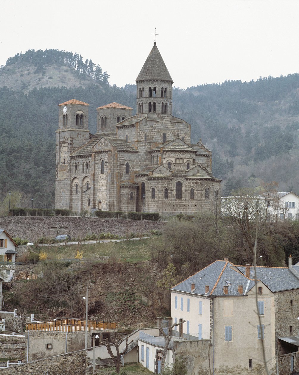 Widok na kościół autorstwa Romanesque