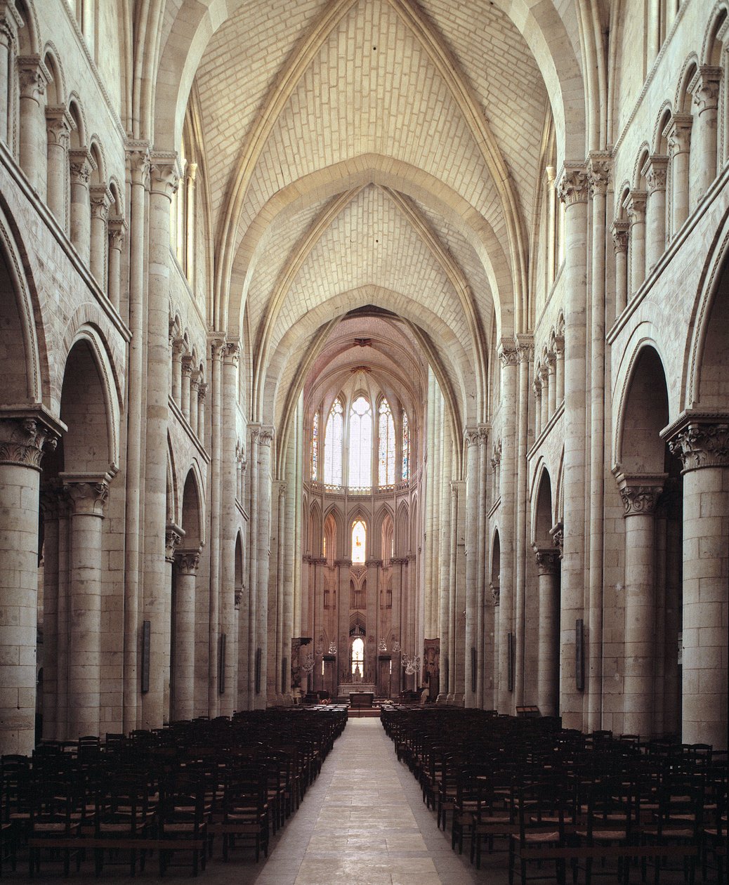 Widok nawy autorstwa Romanesque