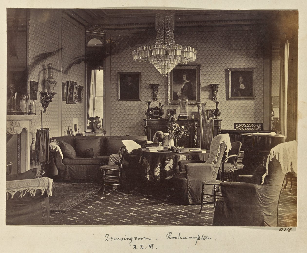 Drawingroom - Roehampton. autorstwa Ronald Ruthven Leslie Melville