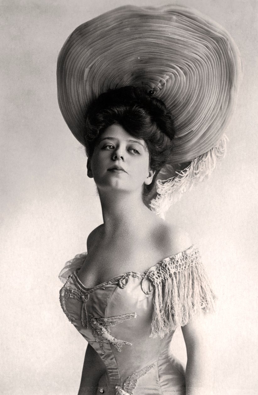 Camille Clifford 1885-1971, belgijska aktorka, 1905. autorstwa Rotary Photo