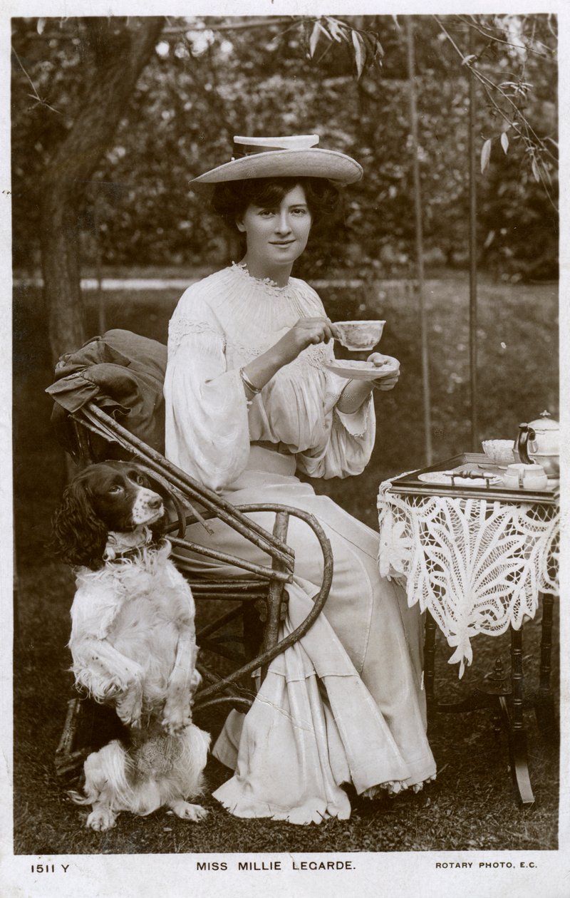 Millie Legarde, angielska aktorka, ok. 1906. autorstwa Rotary Photo