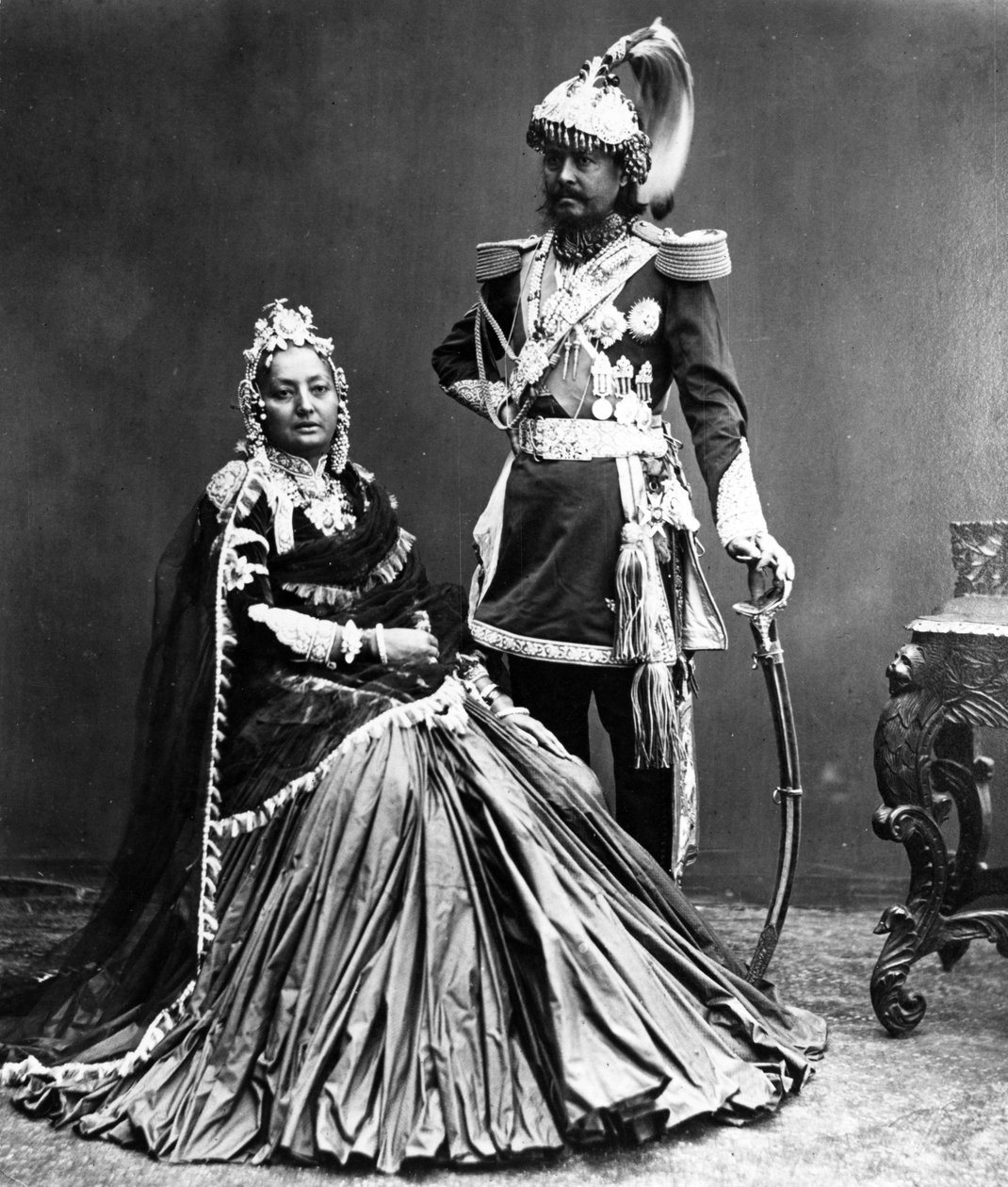 Maharadża Nepalu i jego żona, ok. 1870 r. autorstwa S. and Shepherd, C. Bourne