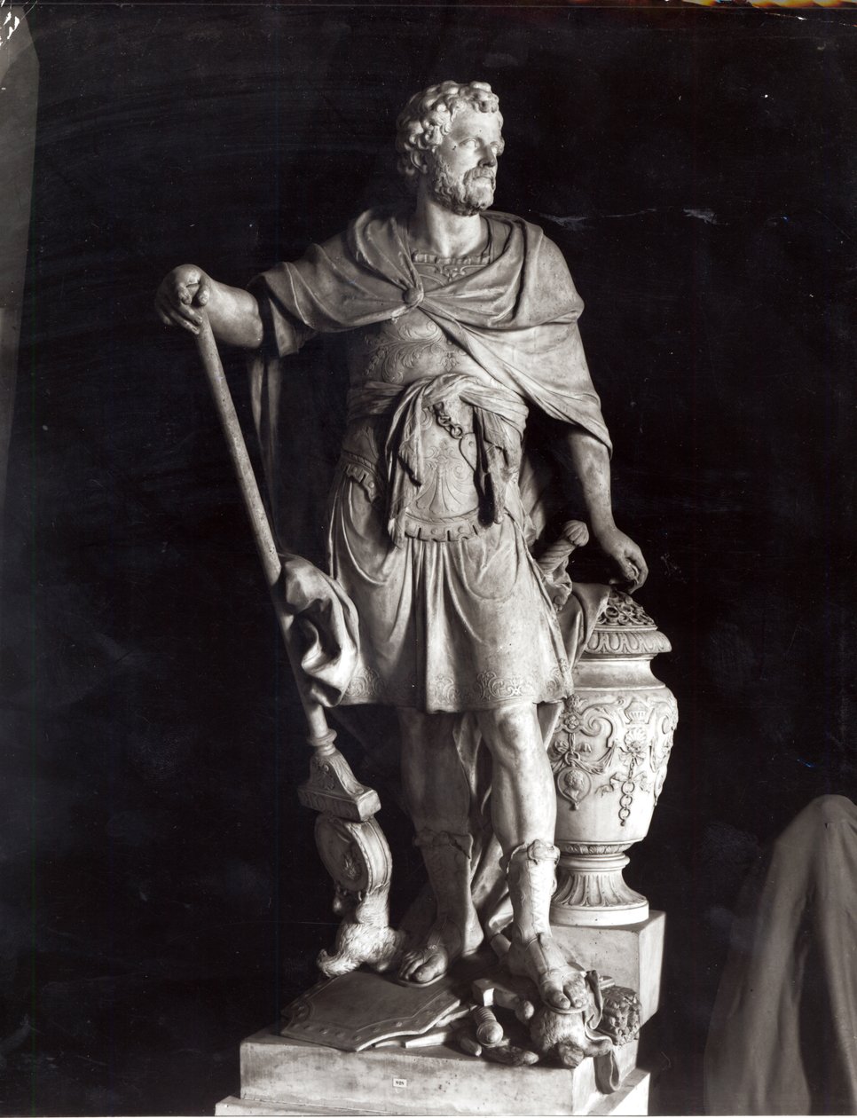 Hannibal Triumphant, 1722 (marmur) (zdjęcie bw) autorstwa Sebastien Slodtz