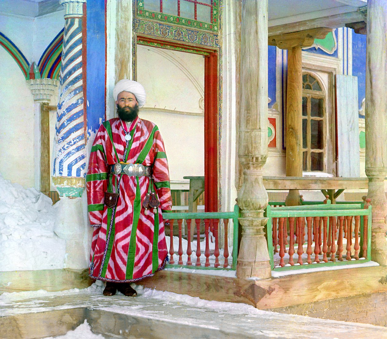 Biurokrata Buchary przed budynkiem, Imperium Rosyjskie, w latach 1905-15 autorstwa Sergey Prokudin Gorsky
