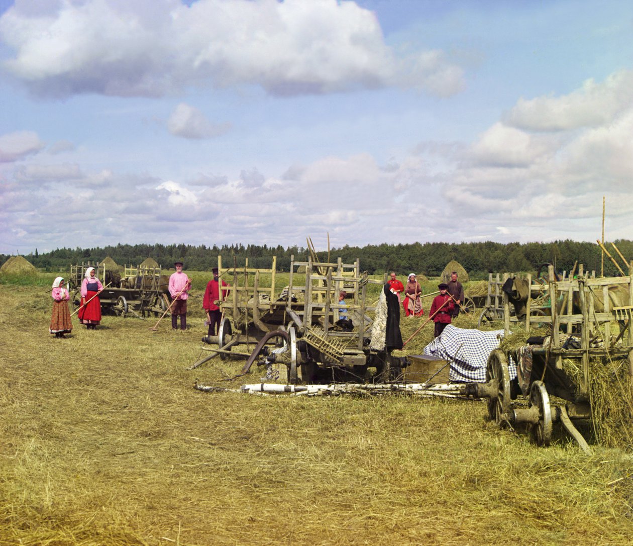 Chłopi robiący siano, przed czasem odpoczynku, Imperium Rosyjskie, 1909 autorstwa Sergey Prokudin Gorsky